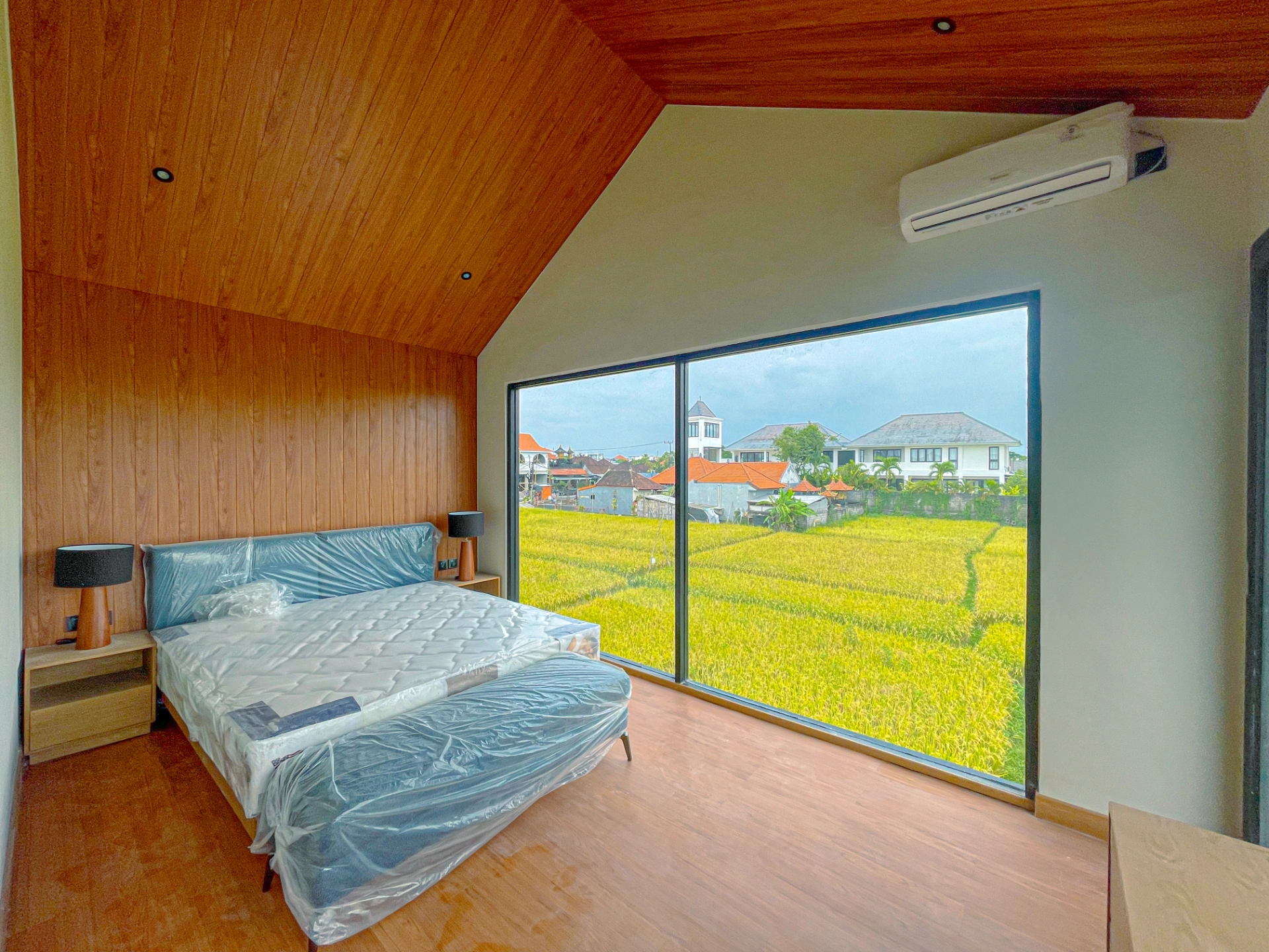 LHKY9: 2BR Brand New Villa for Leasehold