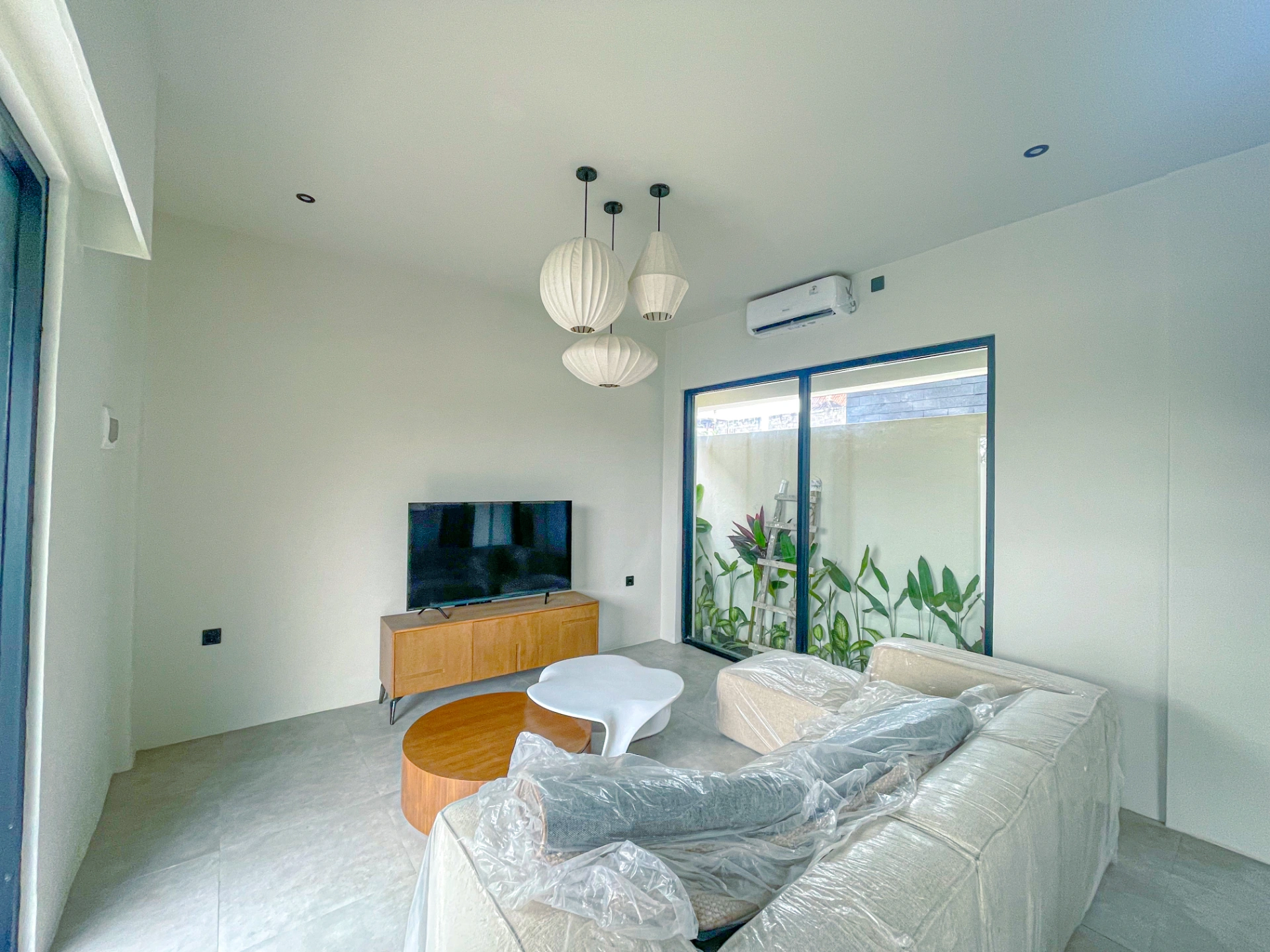 LHKY9: FOR RENT 2BR BRAND NEW VILLA - 2 MINS FROM CEMAGI BEACH — image 1