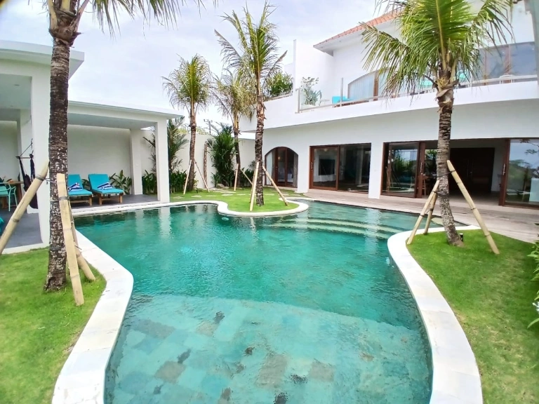 Spacious 4BR Private Pool Villa – 272m² Building on 360m² Land