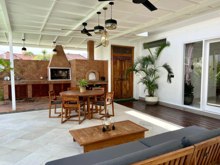 3br Tropical Villa - Walking Distance to Pro Ed — image 2