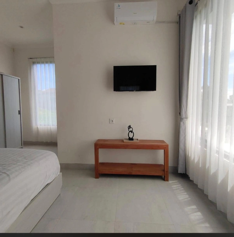2BR Newly Renovated Villa Tumbak Bayuh — image 3