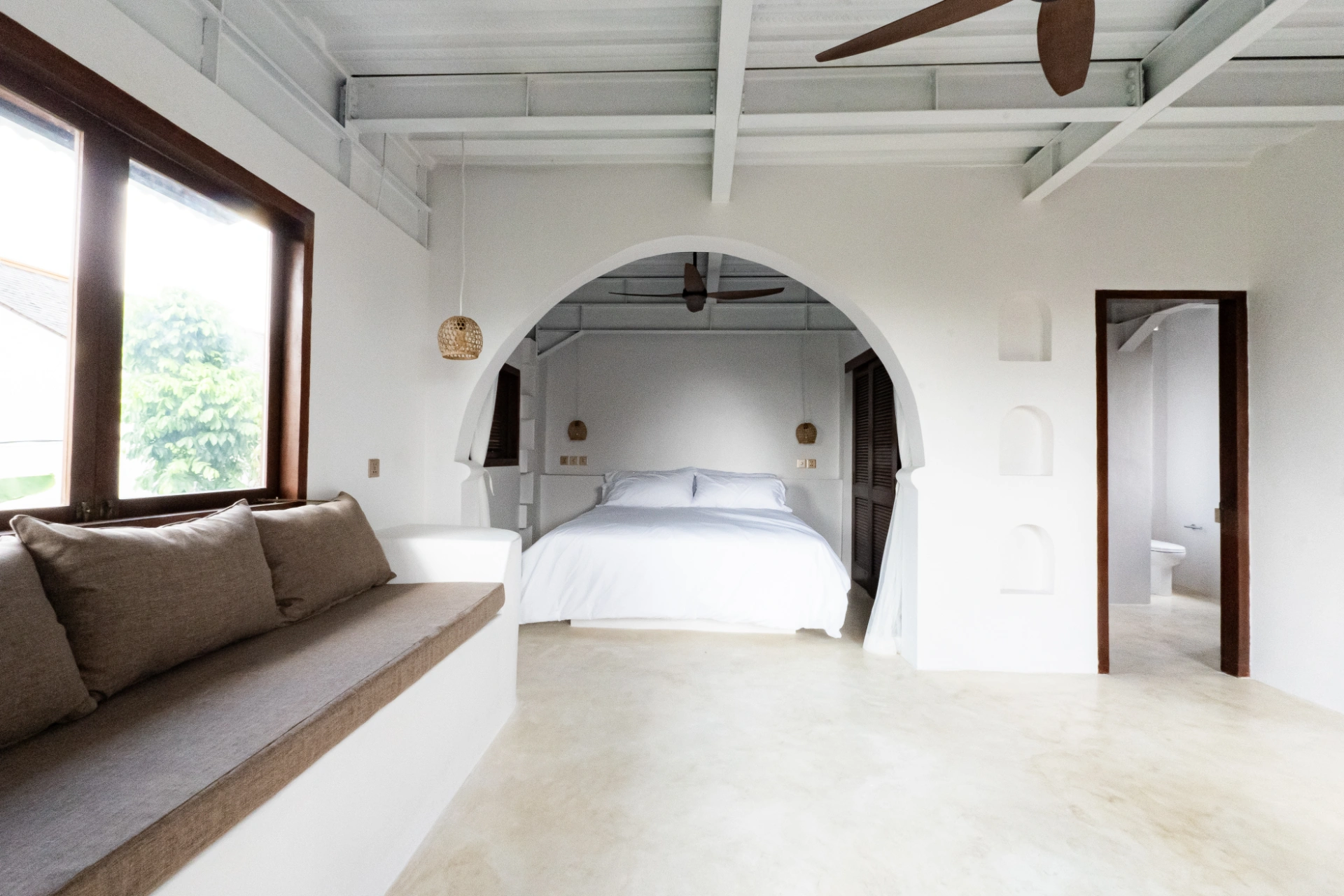Modern Hilltop Studio w/ Resort Pool Access – Penestanan Ubud — image 4