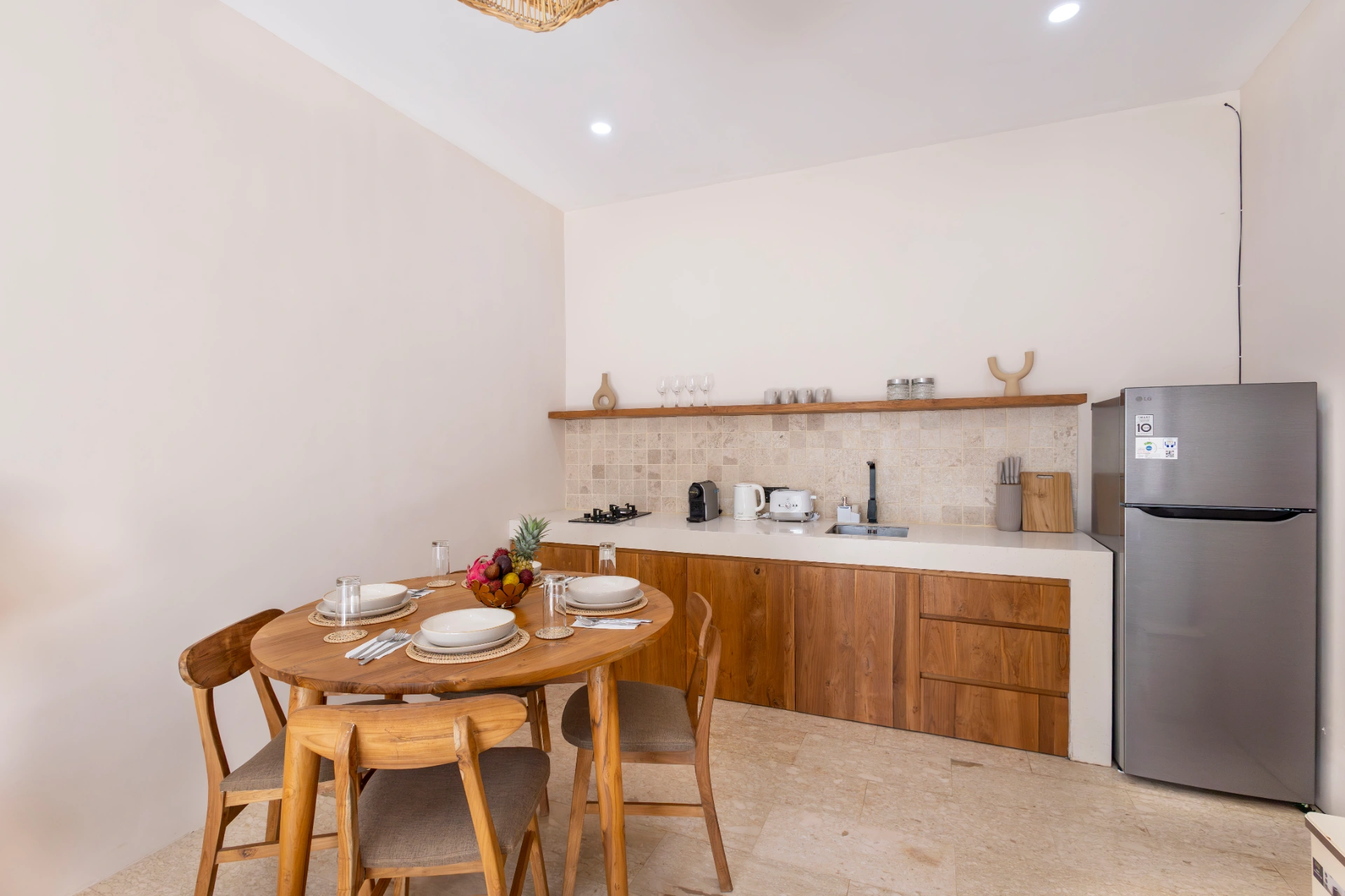 Stylish 1BR Mediterranean Apartment — image 1