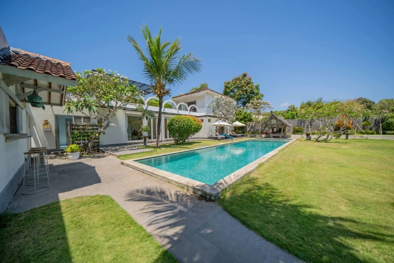 5 BEDROOM VILLA IN JIMBARAN IDR 99 MILL/MONTH +62 821 2222 0001 — image 1
