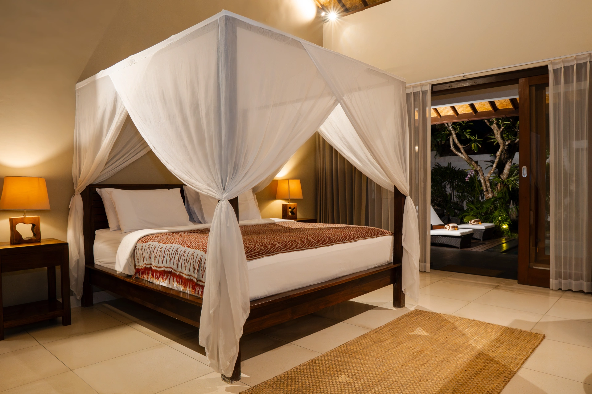 Peaceful and Spacious 4 BR Villa in the center of Seminyak — image 3
