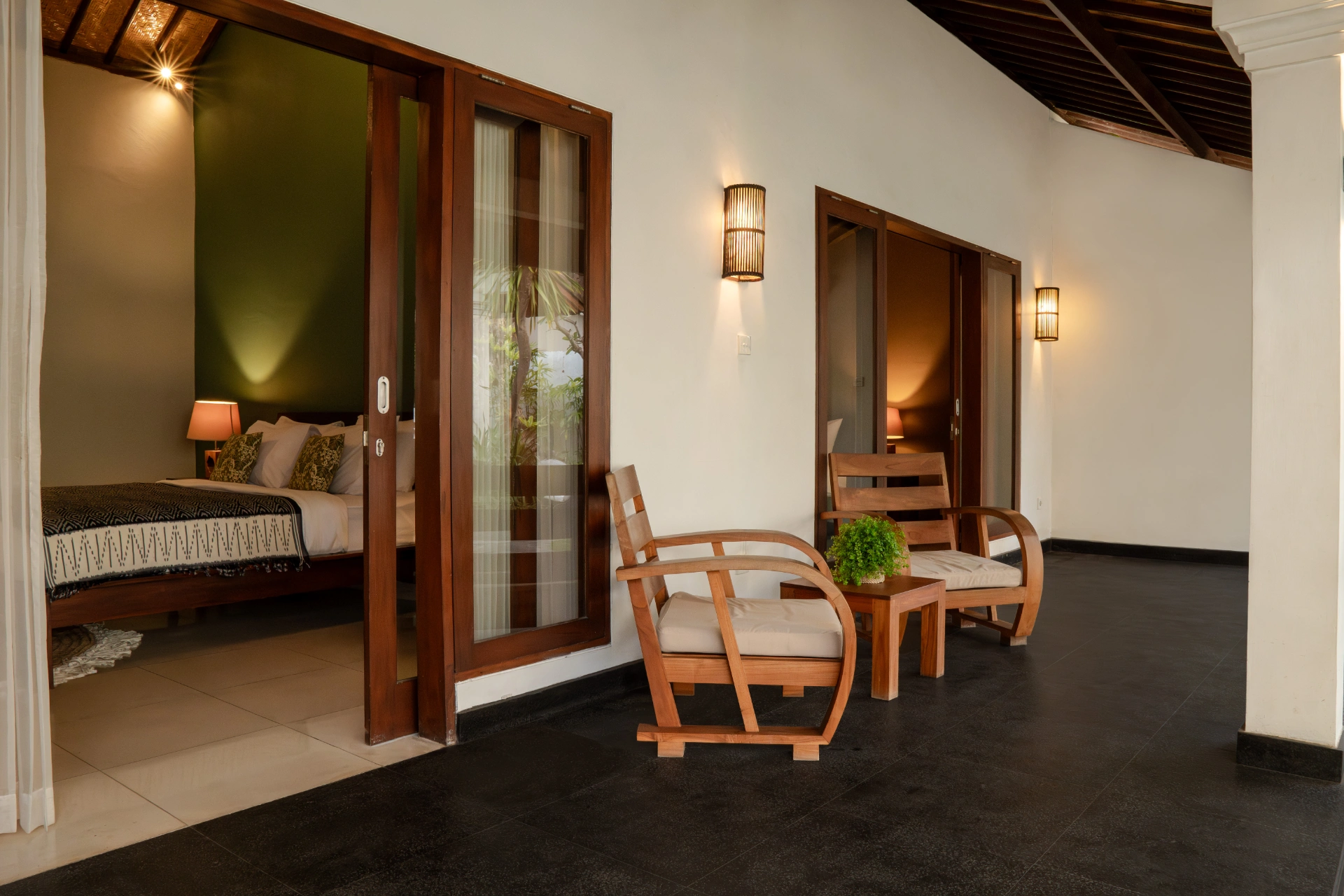 Peaceful and Spacious 4 BR Villa in the center of Seminyak — image 4
