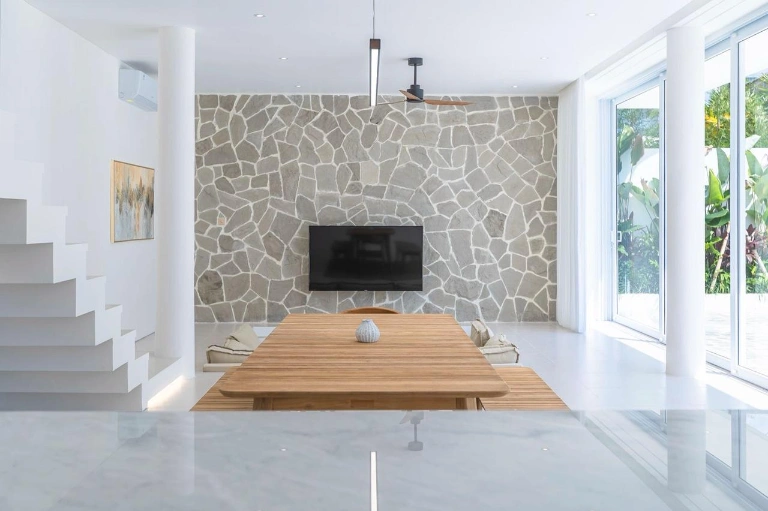 Elegant 4BR Ocean-View Villa w/ Rooftop — image 3