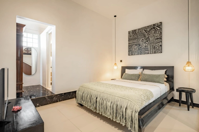 RKY36: Stylish 3-Bedroom Villa in Petitenget – Prime Location — image 4