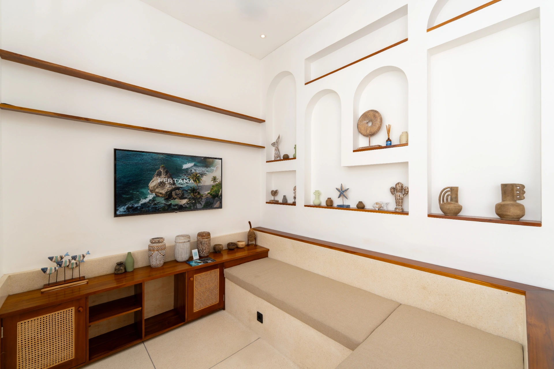 🌿 FOR RENT – 2BR Mediterranean Modern Villa in Seminyak — image 1