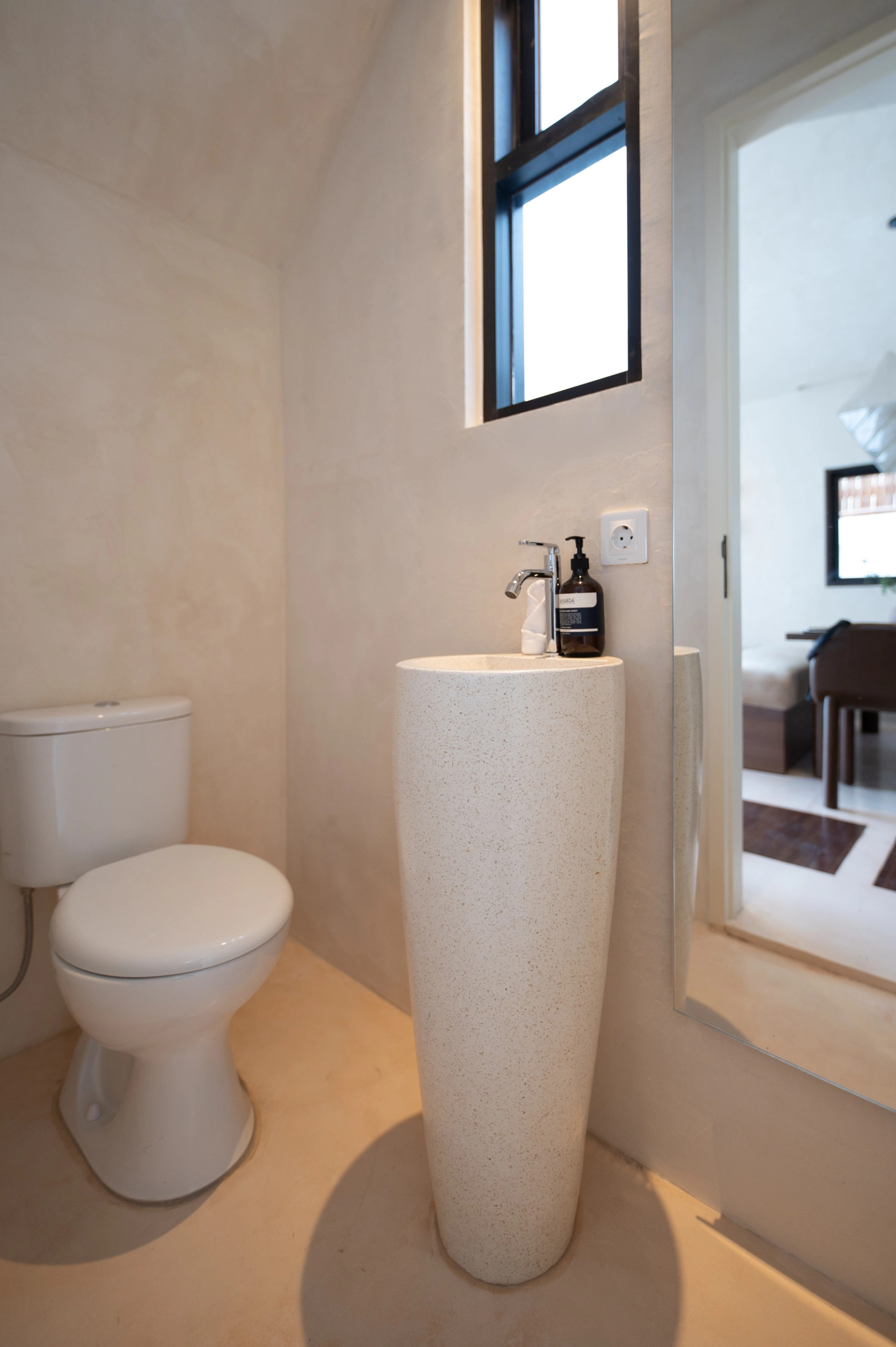 RKY03: 1BR Elegant Villa – Padonan Canggu — image 4