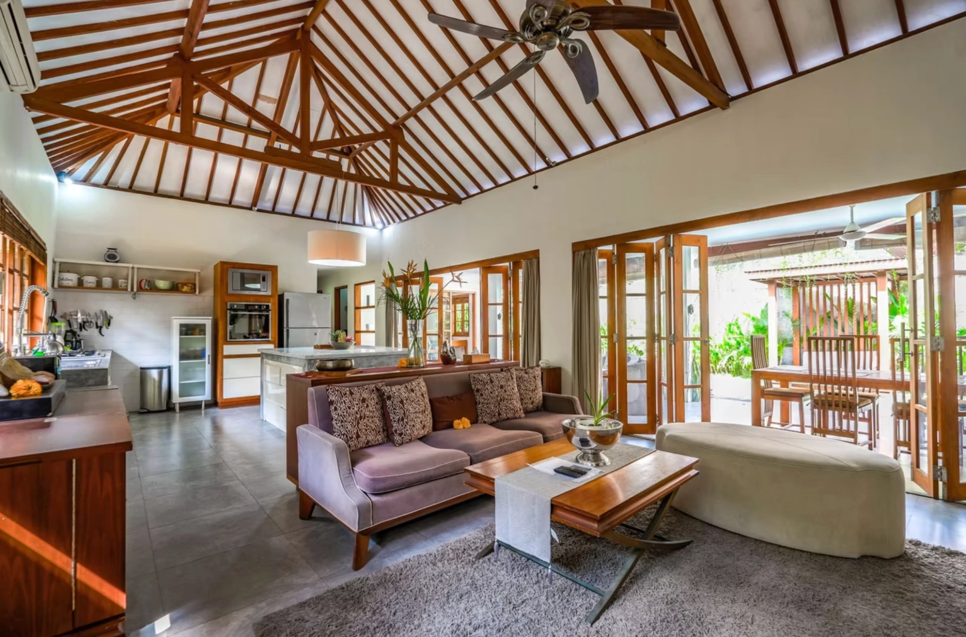 RKY33: 3BR Family Villa for Rent – Batu Bolong — image 2