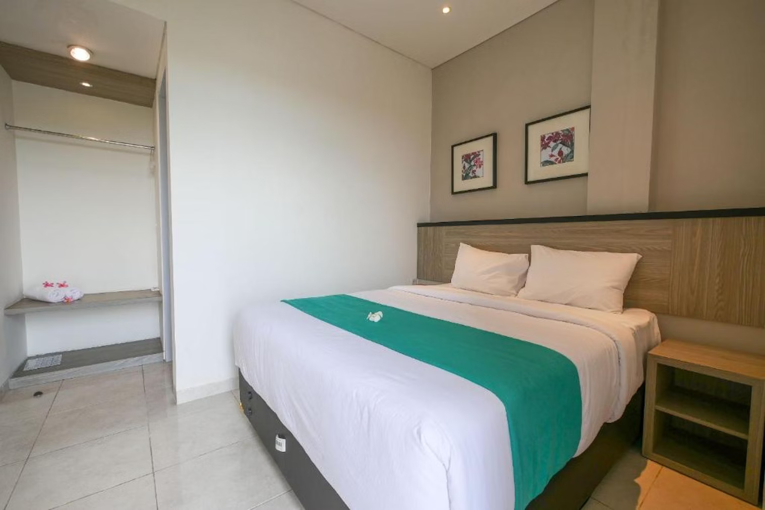 Clean Cozy Fully Furnished Room — image 1