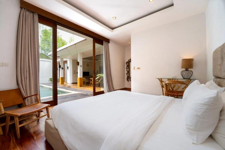 Villa Chloe - 2BR Calm and Bright Tropical Poolside Villa — image 2