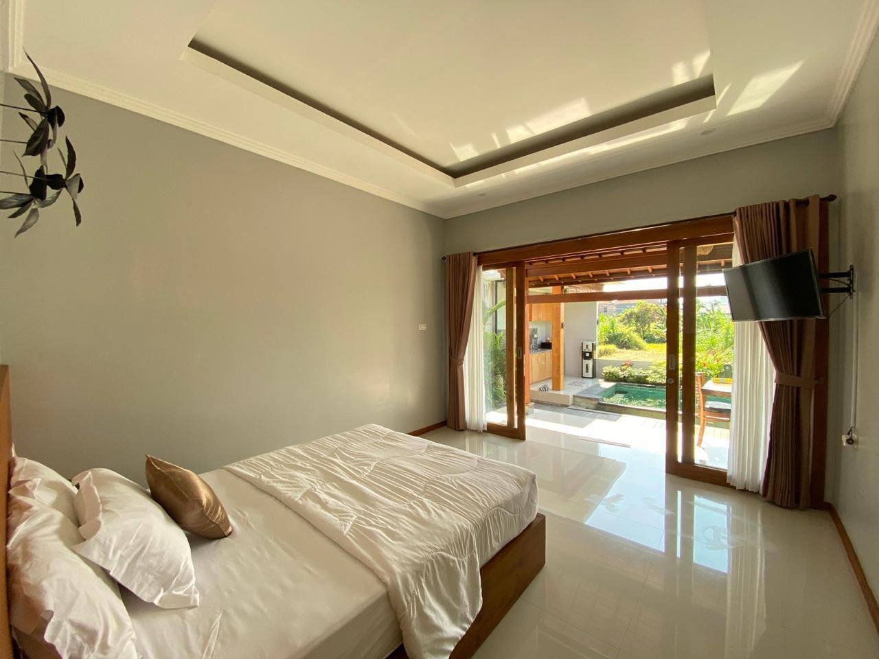 Endless rice fields sunsets and a villa with truly beautiful energy. — image 2