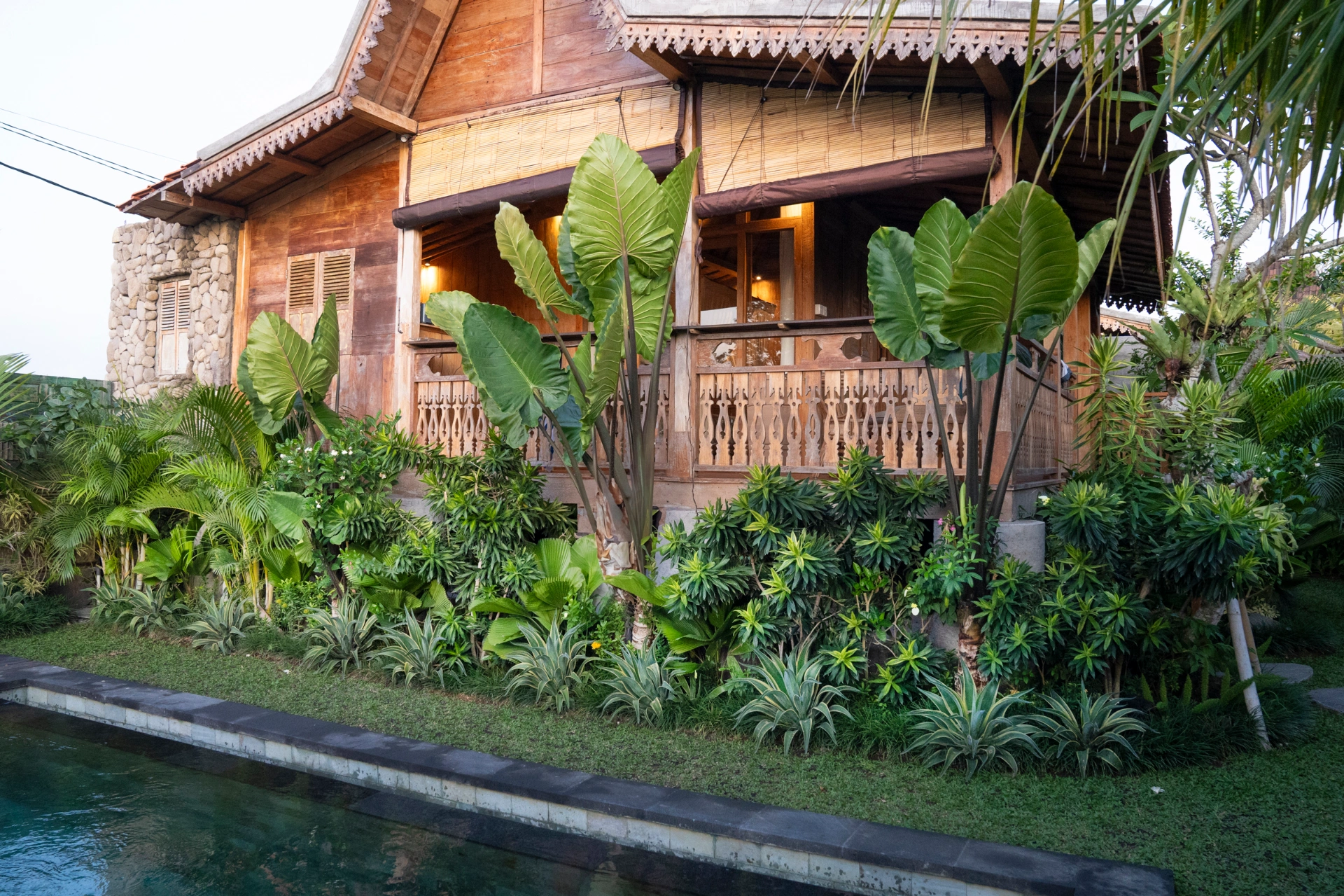 SESEH BEACH RETREAT 1 - Bedroom 1 - Bathroom Villa in Seseh Bali — image 2