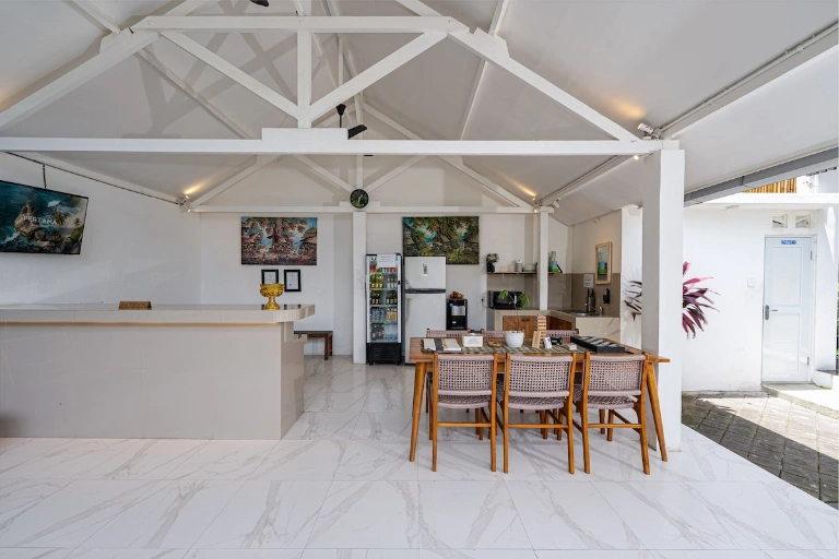 Summer of Surf Hostel Uluwatu - Peaceful Bedroom Upper Floor — image 4