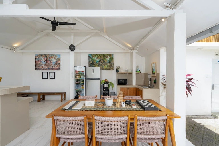 Summer of Surf Hostel Uluwatu - Peaceful Bedroom Upper Floor — image 3