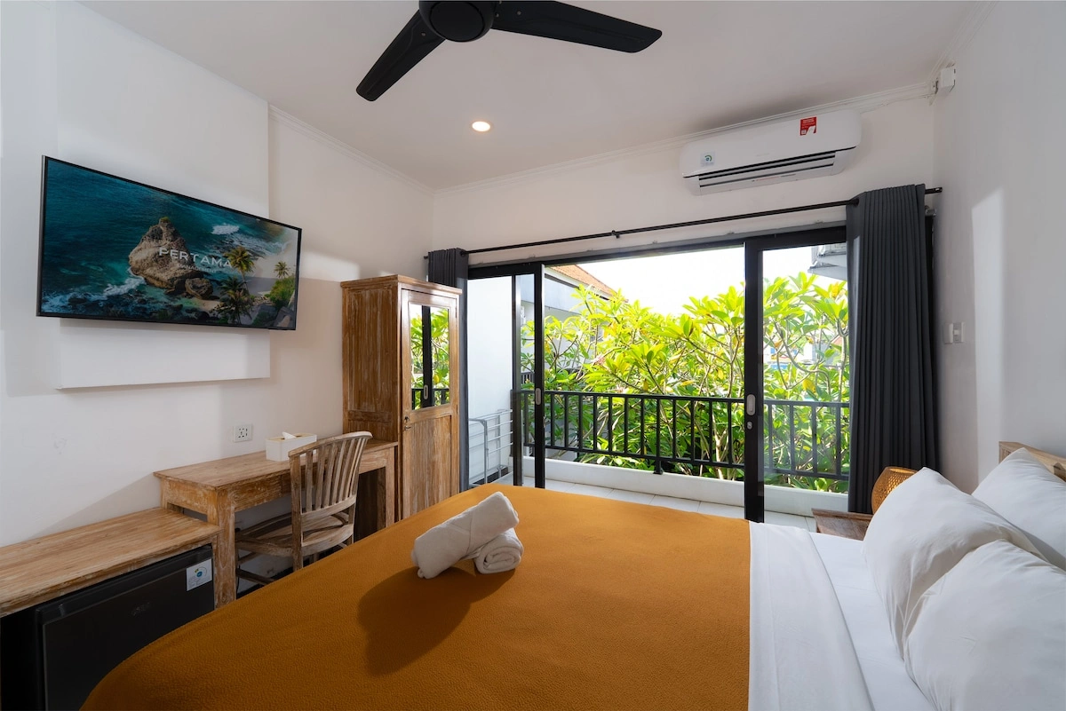 Summer of Surf Hostel Uluwatu - Peaceful Bedroom Upper Floor — image 1