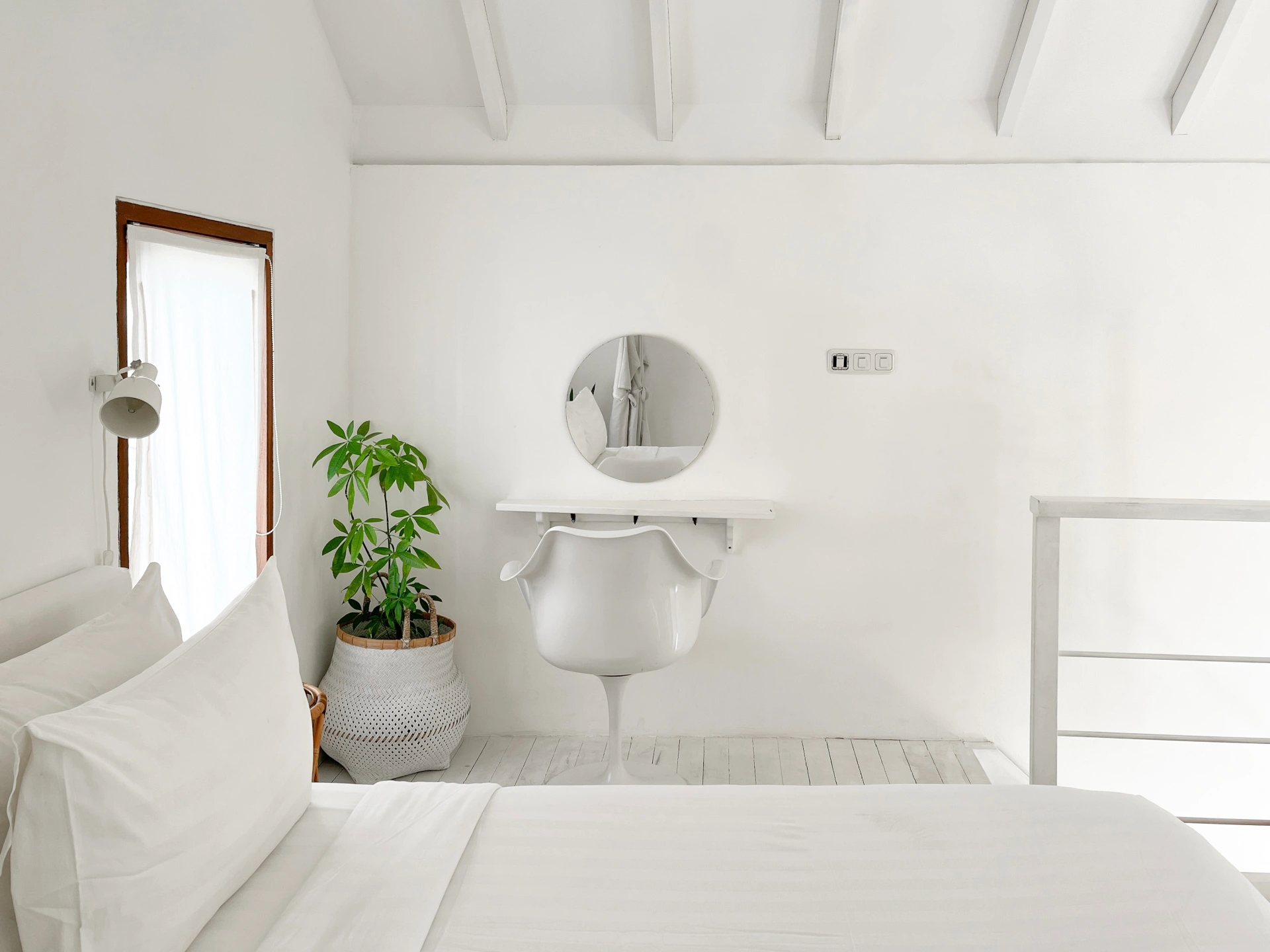Chic 1BR Loft + Tropical Pool Near Seminyak Beach — image 4