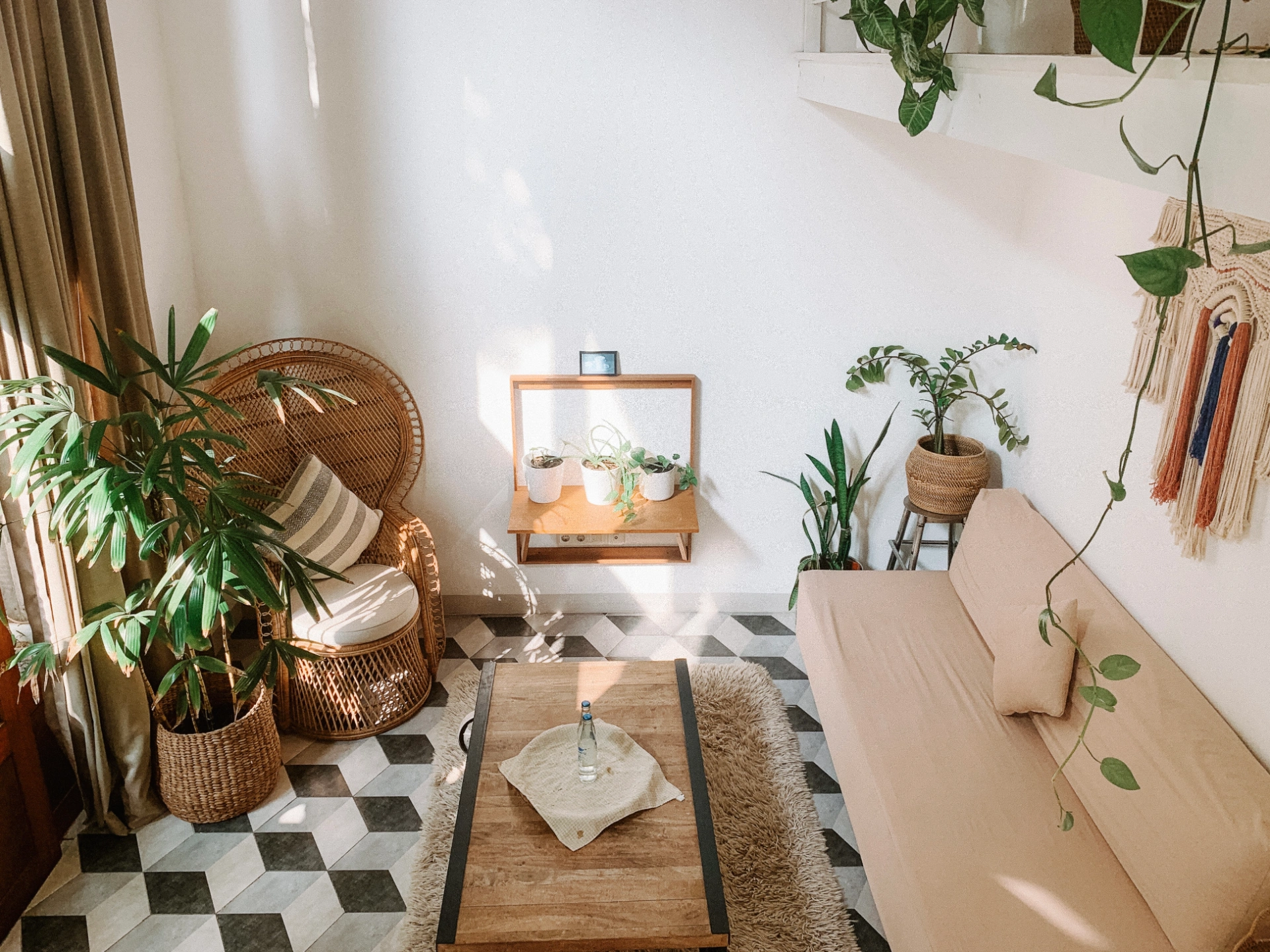 Chic 1BR Loft + Tropical Pool Near Seminyak Beach — image 1