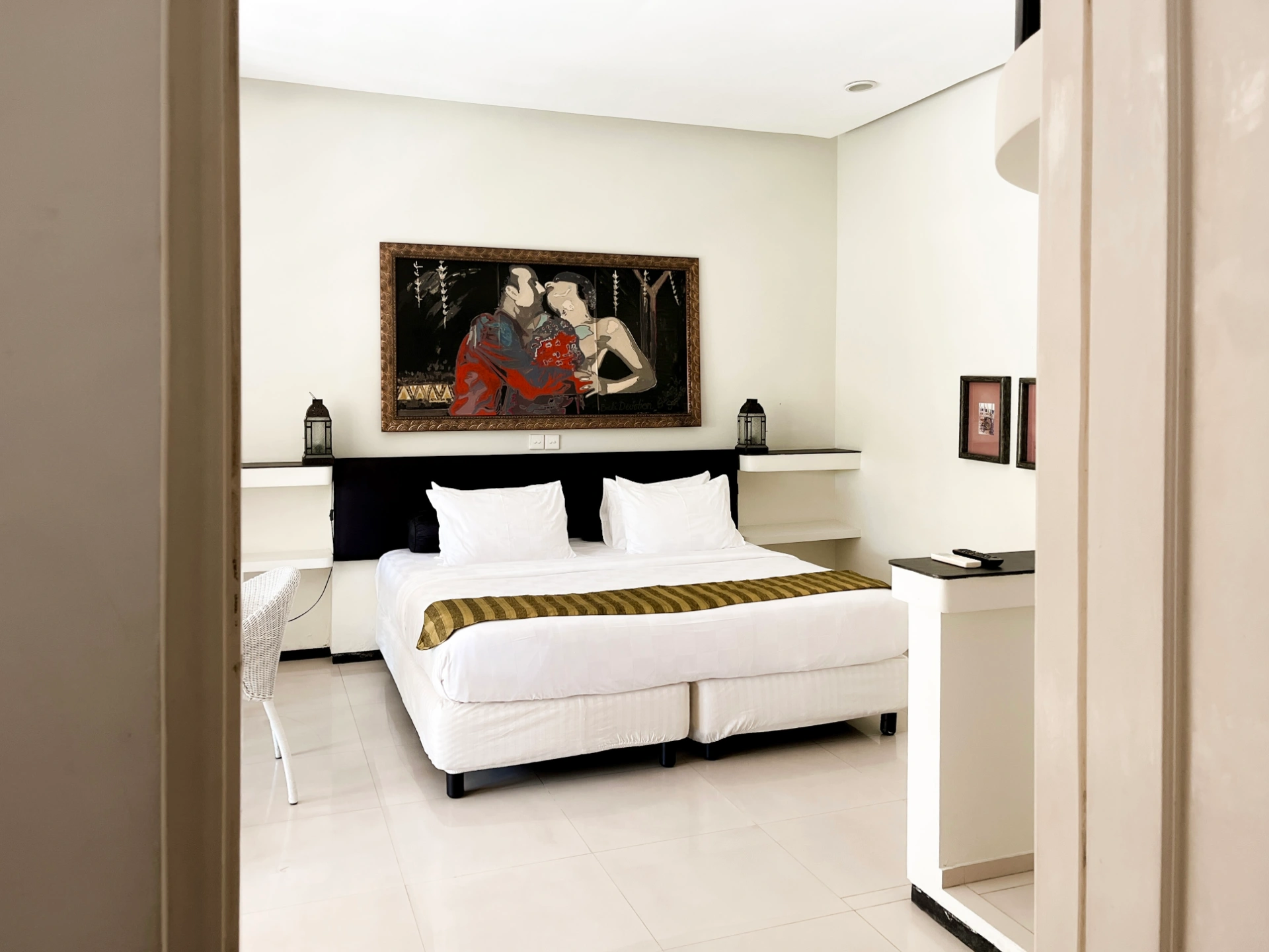 Studio with Shared Courtyard Pool Near The Beach