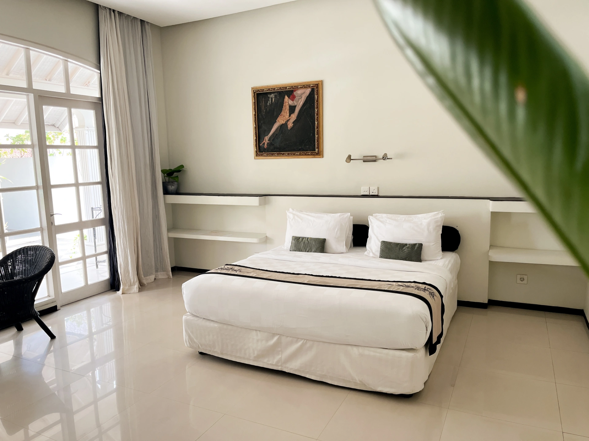 The De Luxe Room at Casa Artista — image 1