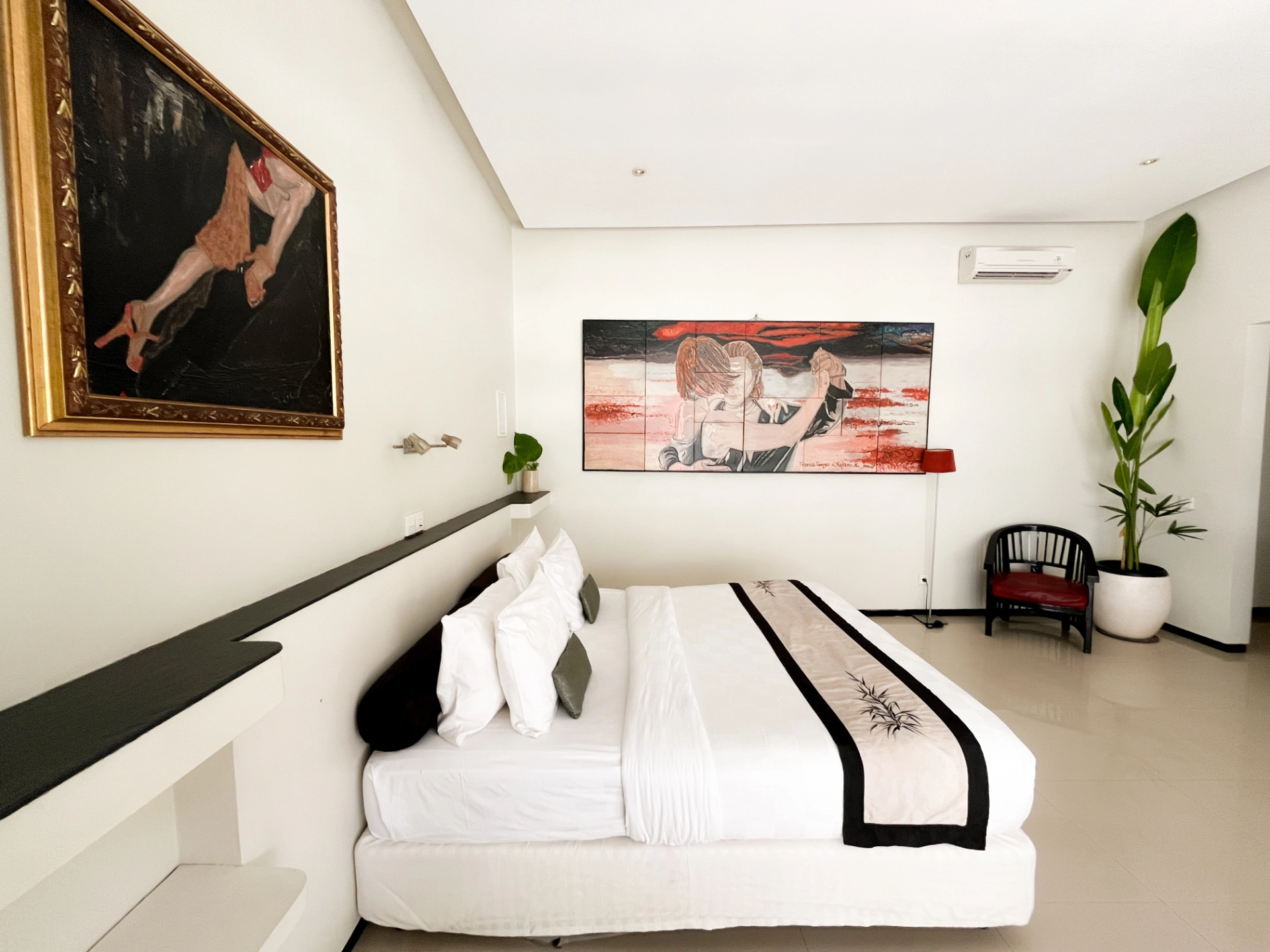 The De Luxe Room at Casa Artista — image 2