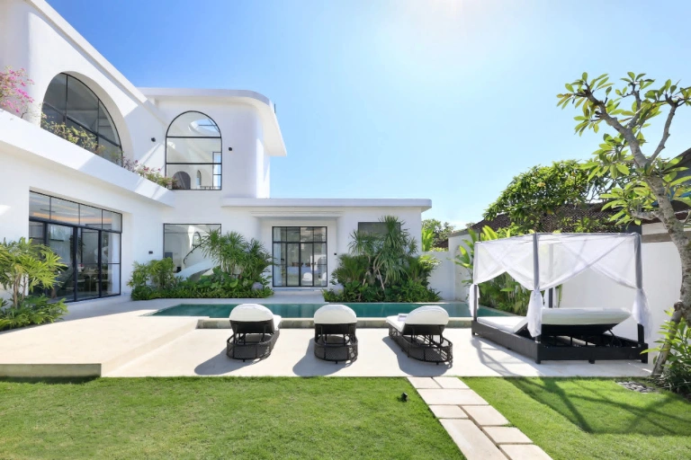 3 BEDROOMS LUXURY VILLA FOR RENT IN KEROBOKAN - CANGGU — image 2