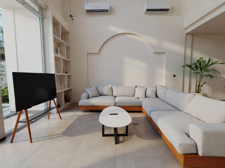 Brand-New 3BR High-Ceiling Villa Cemagi - JY1 — image 1