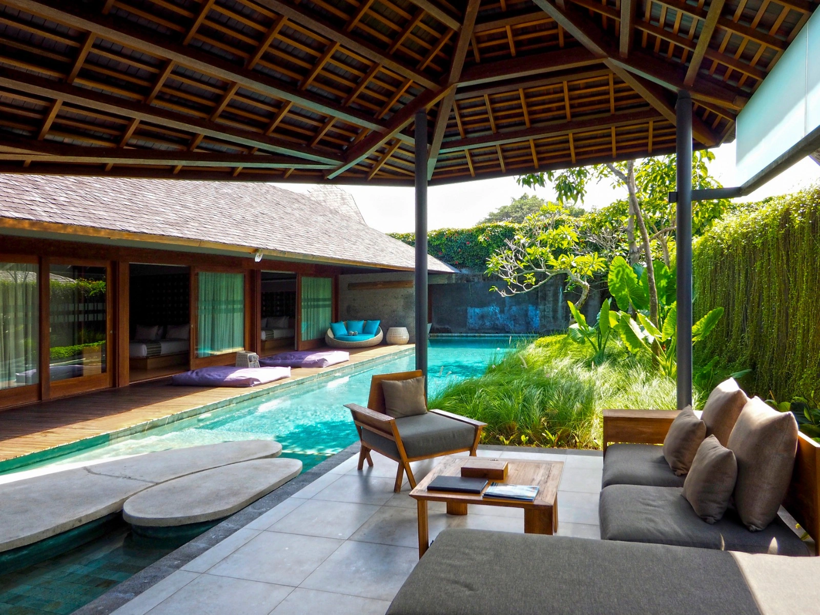 Exclusive Tropical Design Villa — image 2