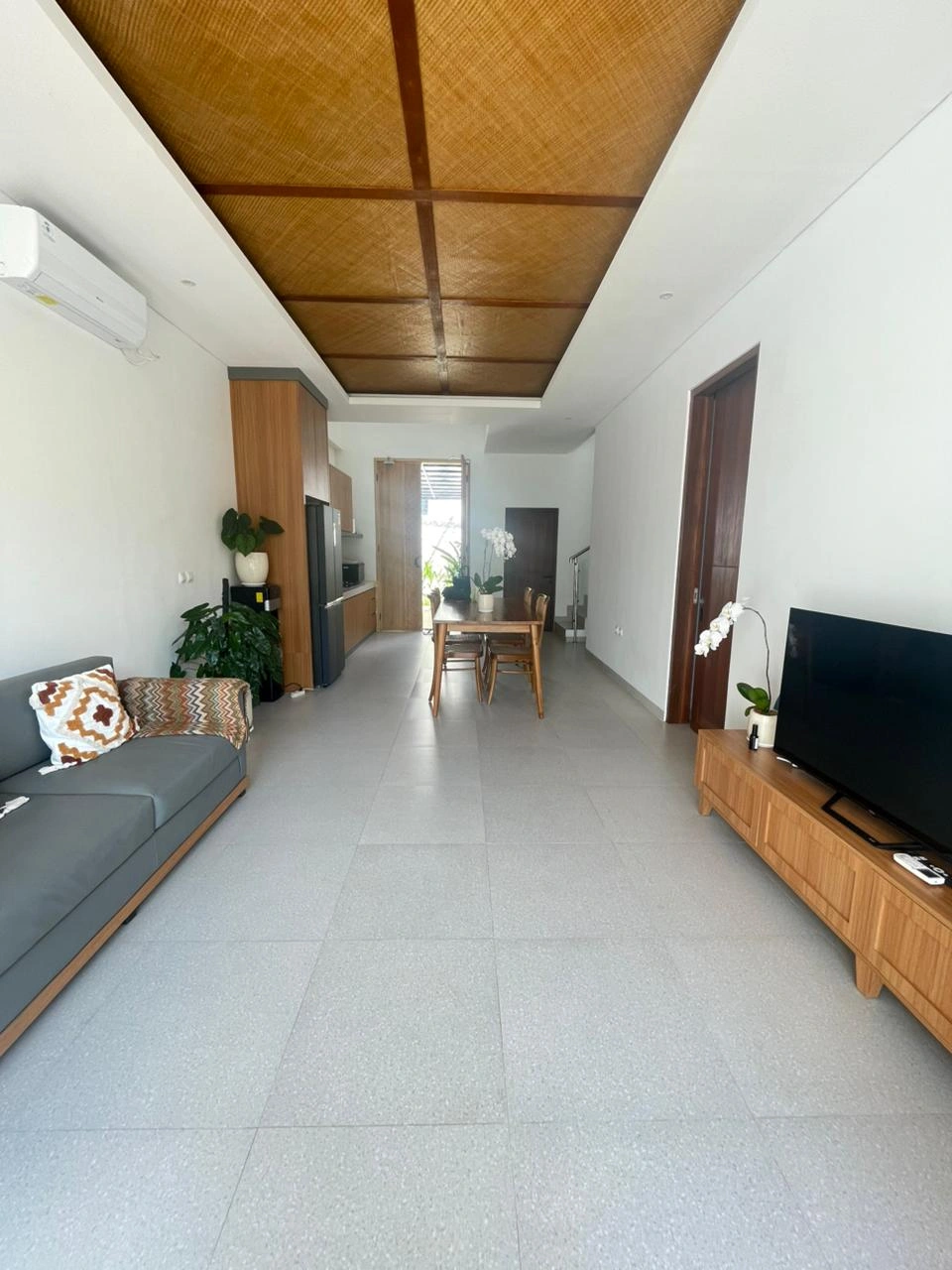 DO 446-FOR RENT TROPICAL MODERN VILLA LOCATED AT NUSA DUA — image 2