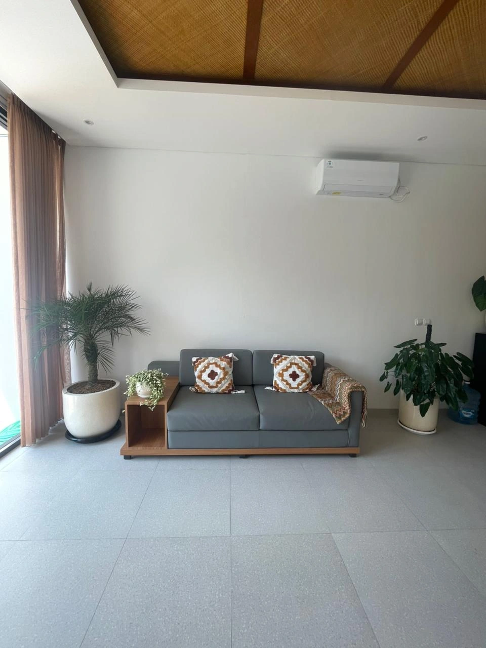 DO 446- For Rent Modern Villa with Garden Located at One Gate Complex Nusa Dua — image 2