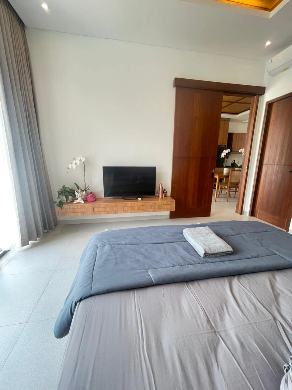 DO 446- For Rent Modern Villa with Garden Located at One Gate Complex Nusa Dua — image 4