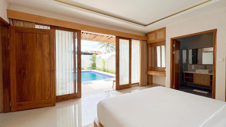 Brand new villa 3 bedrooms side to the kedungu beach — image 1