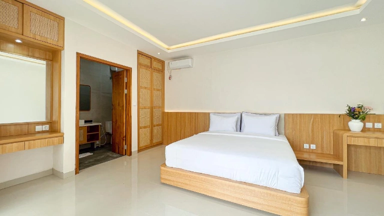 Brand new villa 3 bedrooms side to the kedungu beach — image 2