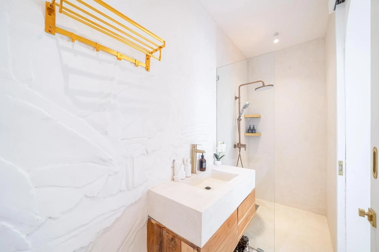 Casa Myla - New 3BR Mediterranean Villa | Pool & Bathtub — image 3
