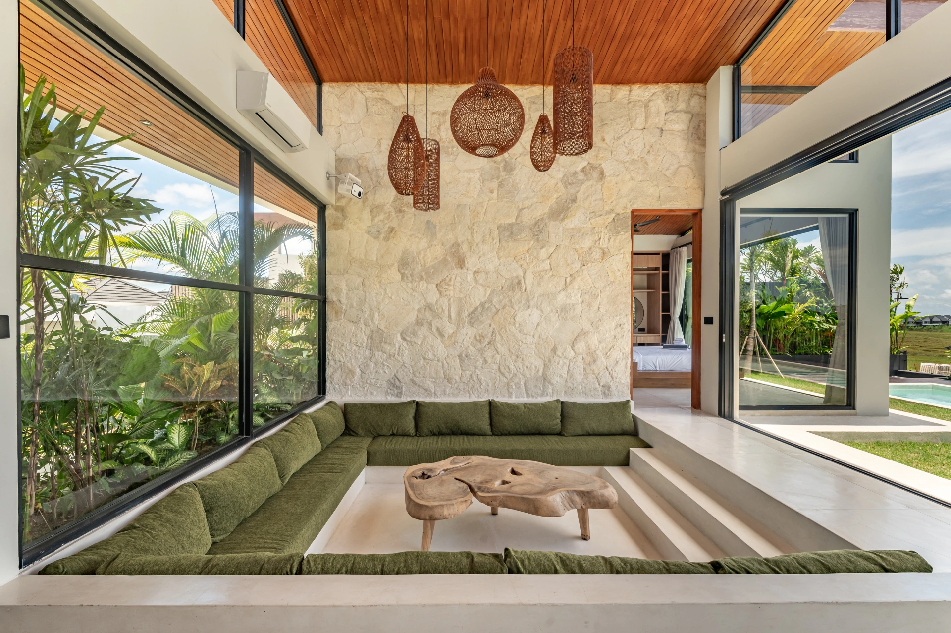 3BR Modern Villa with Rice Field Views in Canggu — image 2