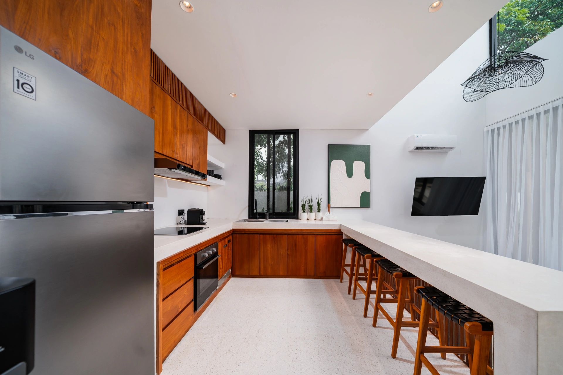 Modern family friendly 3BR Villa – 6 Minutes to Uluwatu Balangan Beach — image 1
