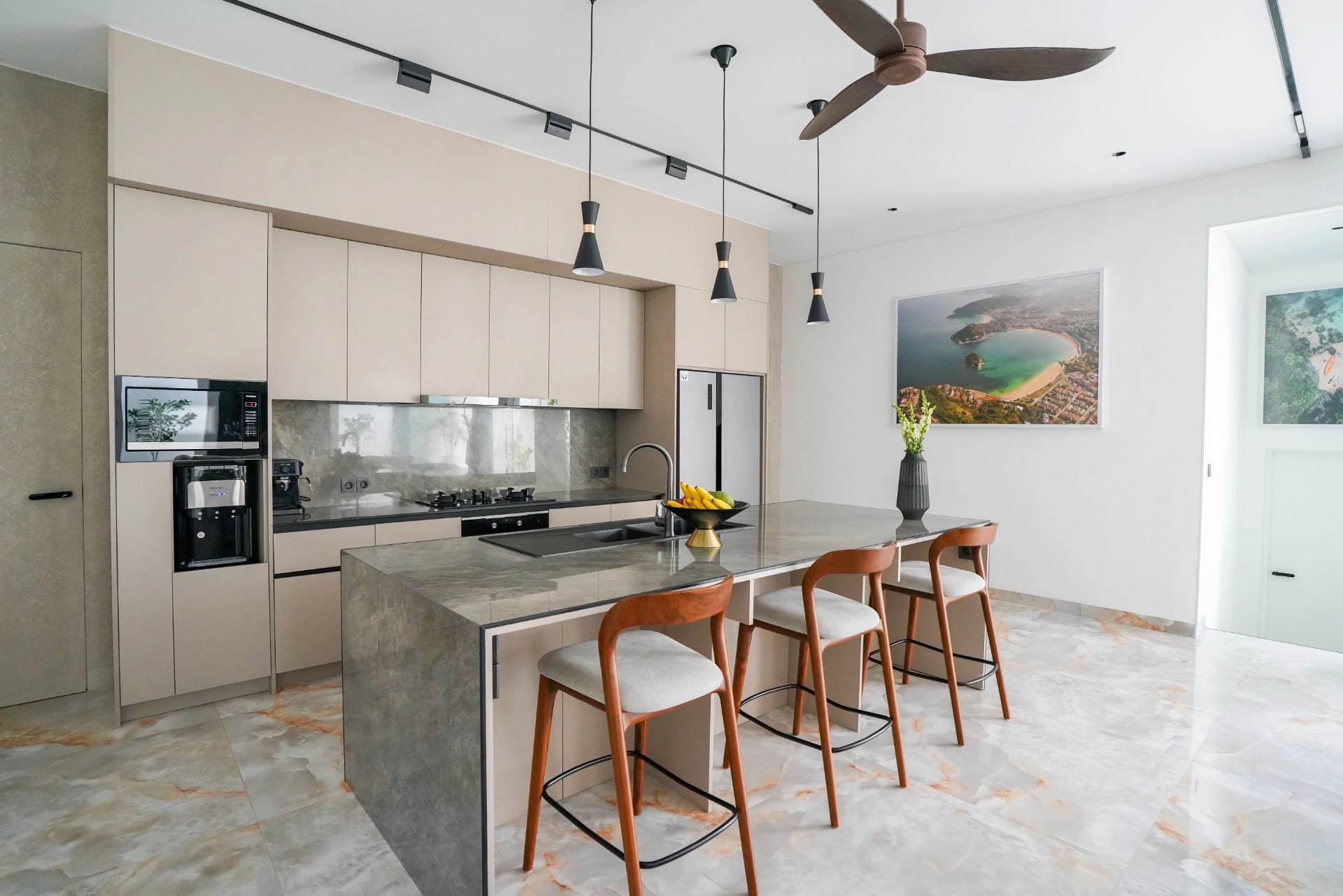 5BR Contemporary Villa in Kerobokan — image 3