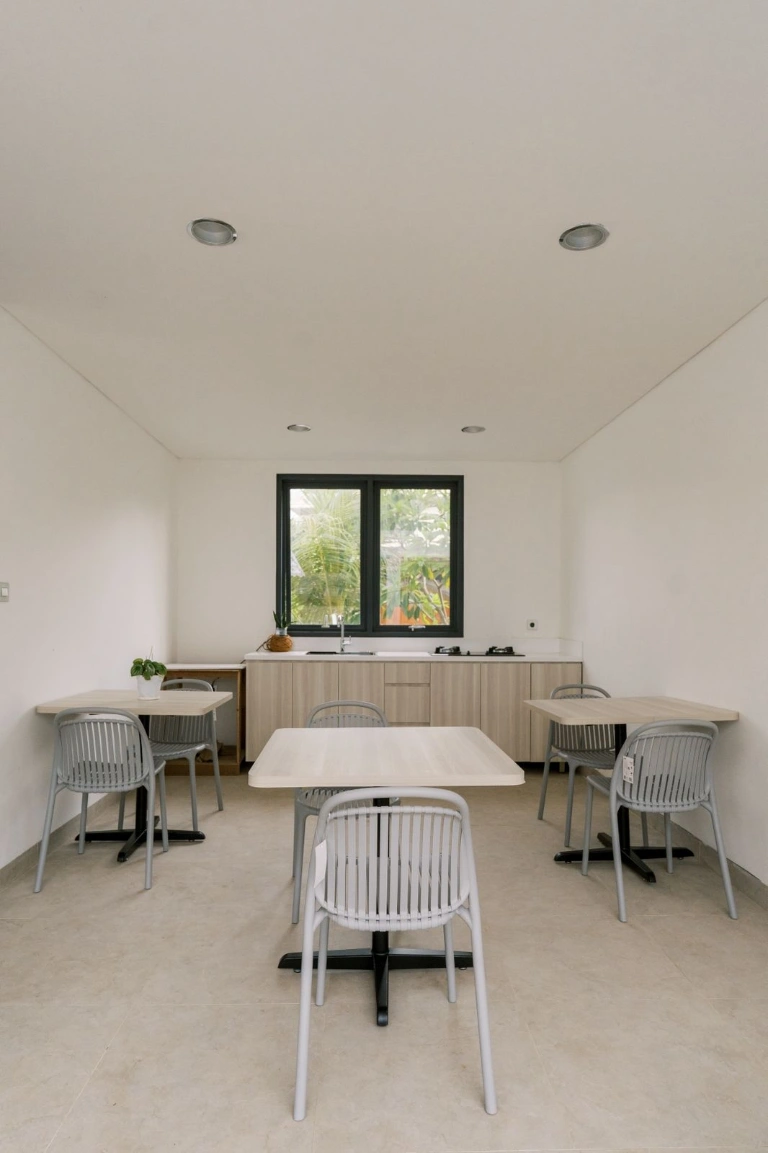 Affordable Modern Studio | Long Stay Ready — image 4