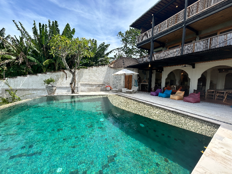 Majestic 5+2BR Estate Villa w/ Infinity Pool & Jungle Views