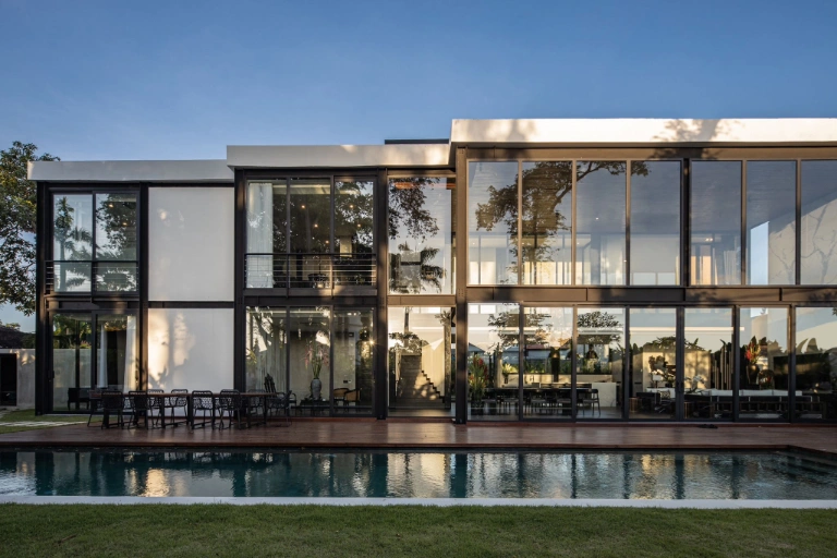 4BR Glass House Villa in Umalas