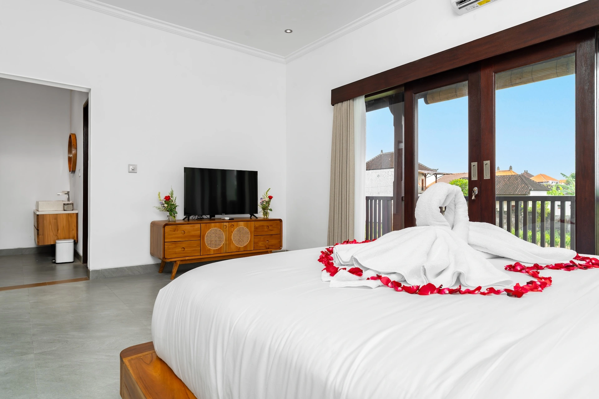 Hidden Gem! Brand New 1BR Villa Near Sanur — image 3