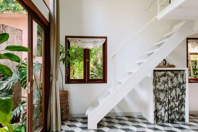 LEASEHOLD - 5BR Poolside Loft with Inner Courtyard — image 3
