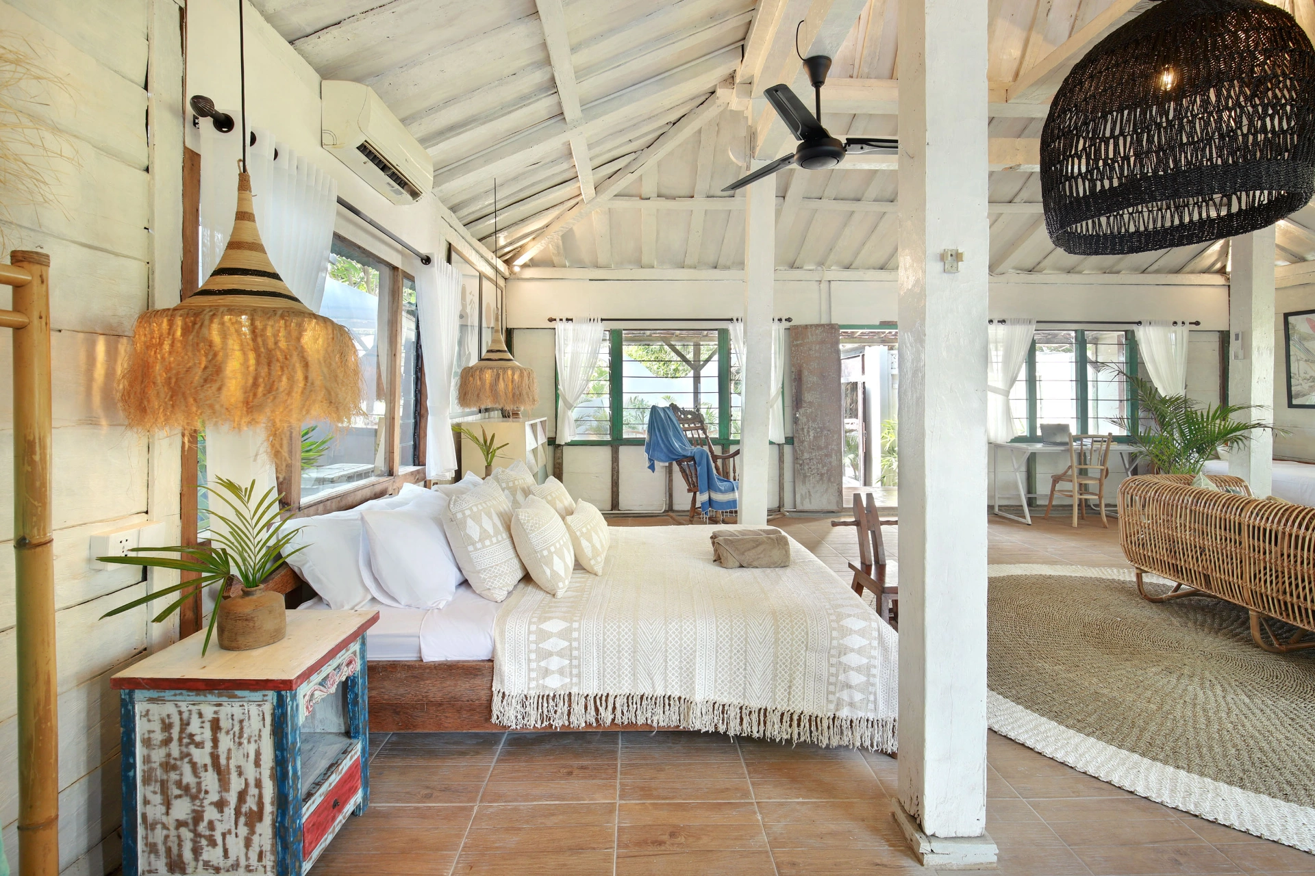 Traditional 1930's Joglo Beach House on a good size land in Uluwatu beaches area — image 4