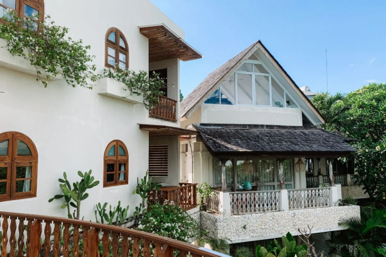 ⚡Electricity Included – Charming 1BR Beachside Studio with Pool Access