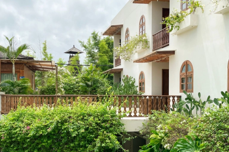 ⚡Electricity Included – Relaxing 1BR Beachside Apartment with Pool Access — image 1