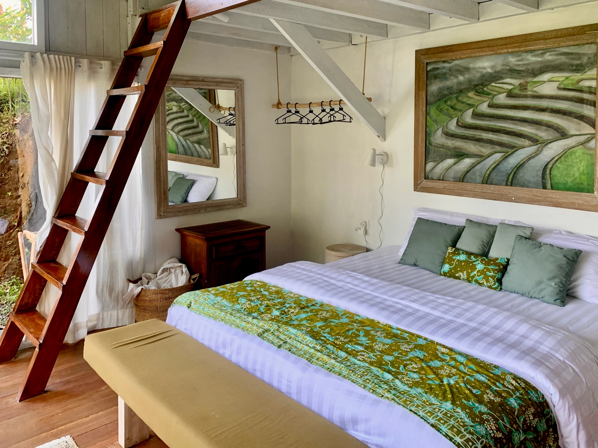 Secluded Wooden Cabin Overlooking Rice Terraces — image 2
