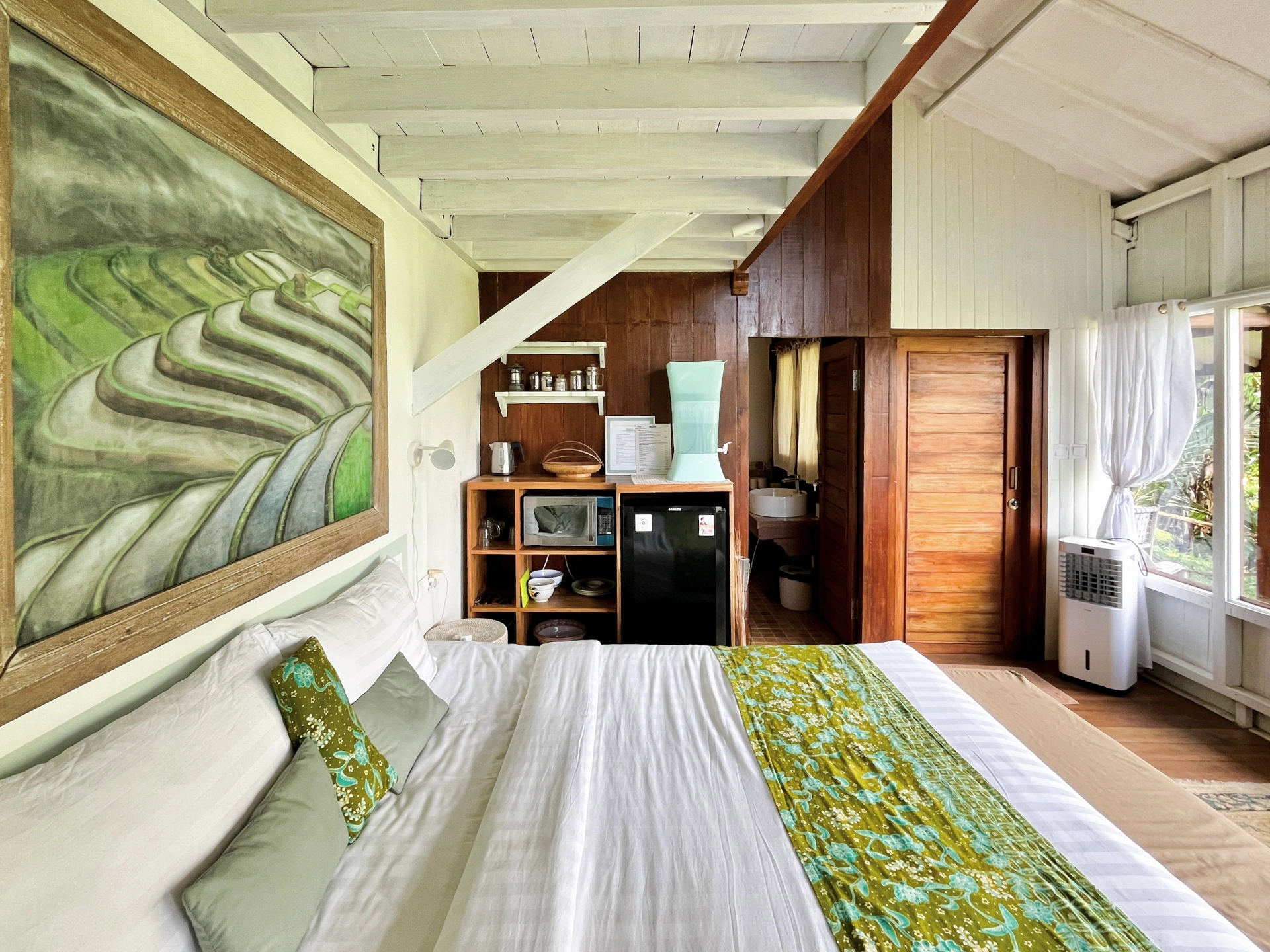 Secluded Wooden Cabin Overlooking Rice Terraces — image 3