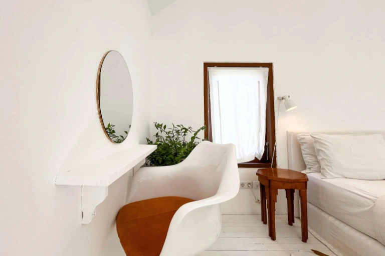 Electricity Included - 1BR Poolside Loft with Inner Courtyard — image 1